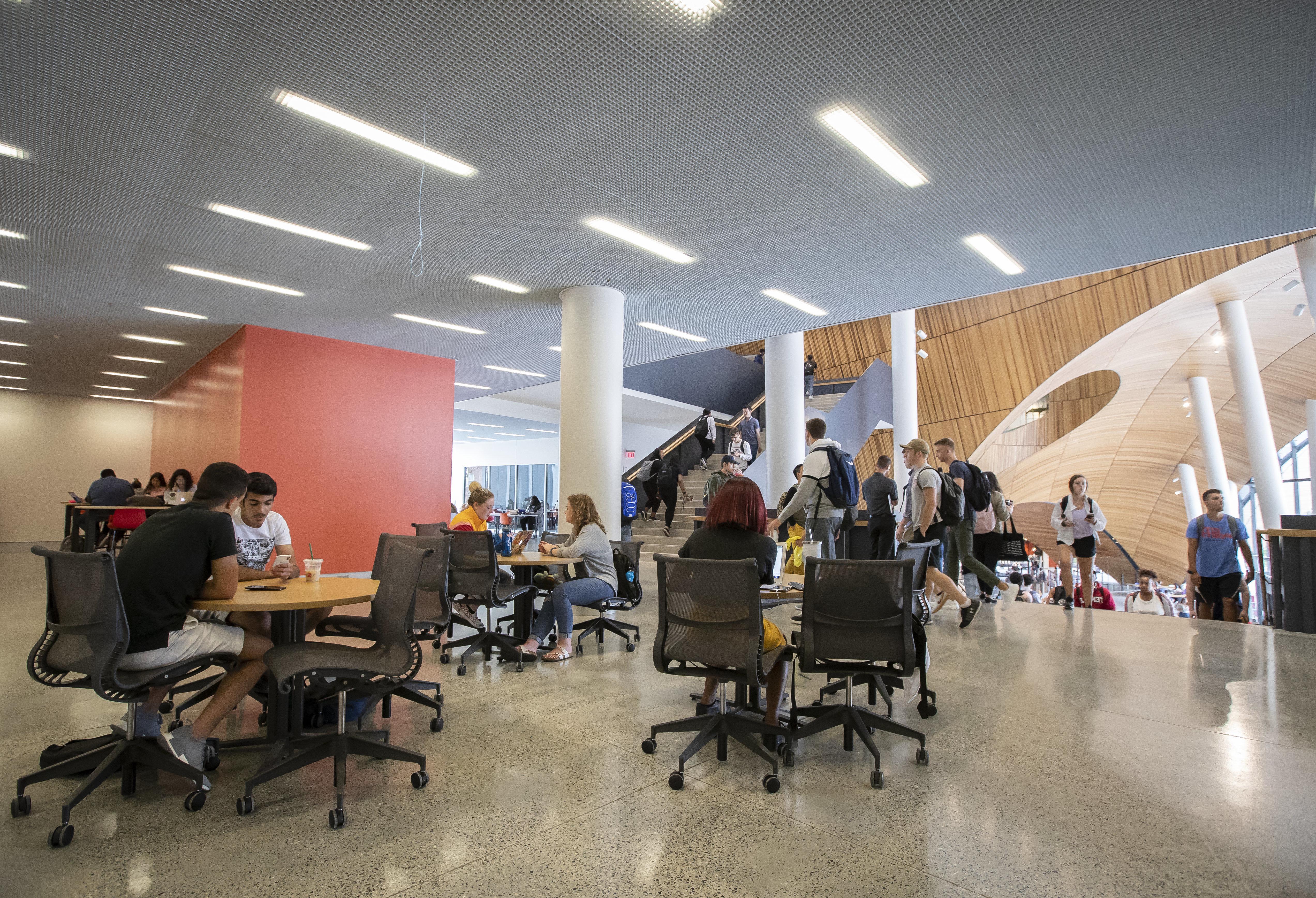 students studying at tables on the second floor of 查尔斯·库